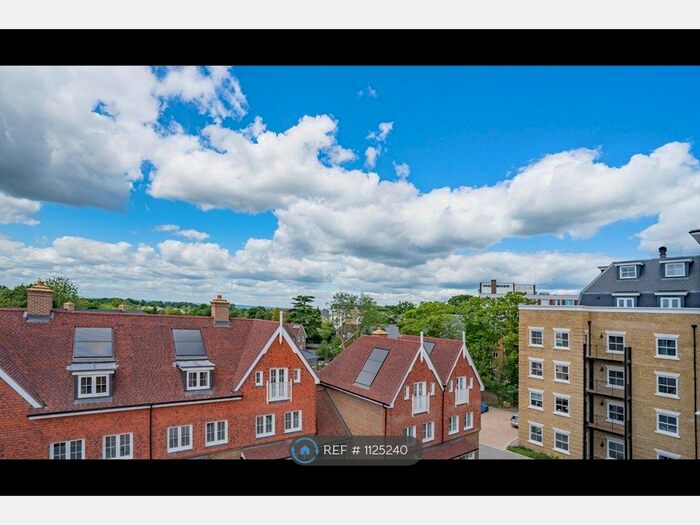 2 Bedroom Flat To Rent In Royal Wells Park, Tunbridge Wells, TN4