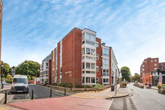 2 Bedroom Flat For Sale In Palmerston Road, Southsea, Hampshire, PO5