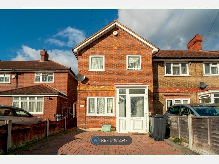 2 Bedroom End Of Terrace House To Rent In Neville Road, Ilford, IG6