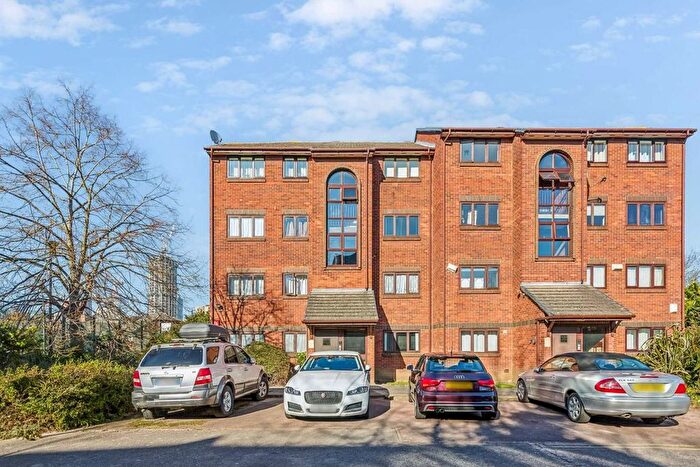 1 Bedroom Flat For Sale In Cotton Avenue, Acton, W3