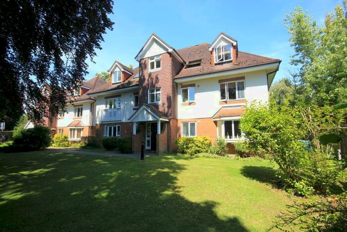 2 Bedroom Apartment To Rent In Woking, GU22