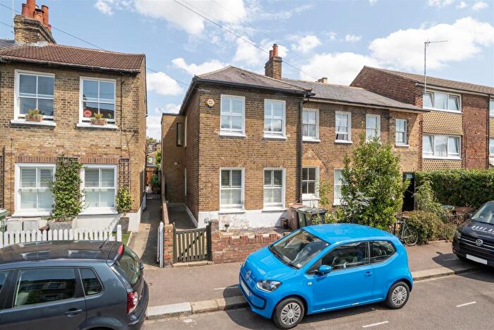 4 Bedroom Semi-Detached House For Sale In Beulah Road, Walthamstow, London, E17