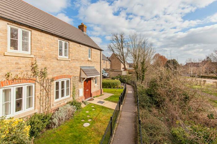 2 Bedroom Semi-Detached House To Rent In Willowbank Witney, OX28