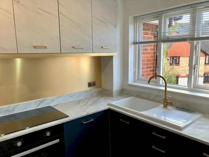 1 Bedroom Apartment To Rent In St. Annes Rise, Redhill, RH1