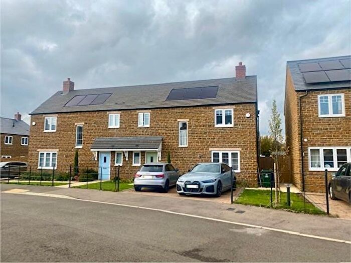 3 Bedroom Semi-Detached House For Sale In Banbury, Banbury, Oxfordshire, OX16