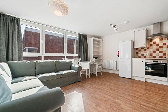 4 Bedroom Flat To Rent In Westbridge Road, London, SW11