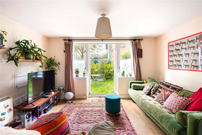 1 Bedroom Flat For Sale In St. Stephens Road, Bow, London, E3