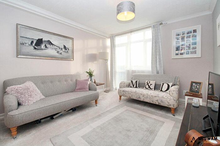2 Bedroom Flat For Sale In Compass Road, Hull, HU6