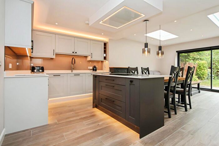 3 Bedroom Semi-Detached House For Sale In Buchanan Road, Rugby, CV22