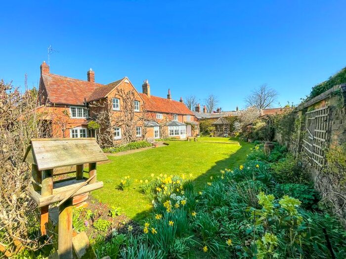 5 Bedroom Property For Sale In Aylesbury Road, Wing, LU7