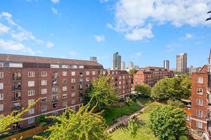 3 Bedroom Flat For Sale In Bembridge House, Iron Mill Road, SW18