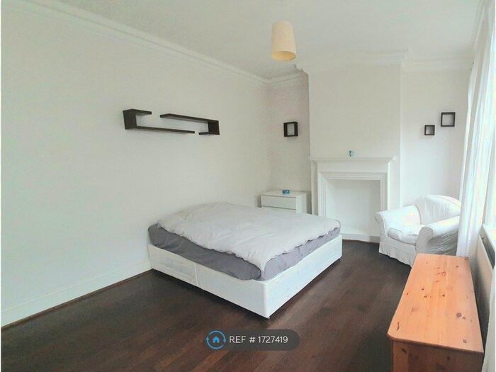 3 Bedroom Flat To Rent In Uxbridge Road, London, W5