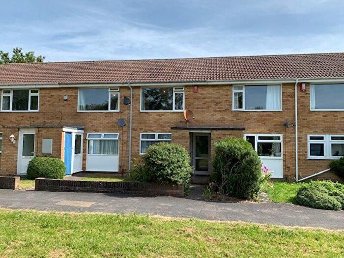 2 Bedroom Flat To Rent In Oak Close, Bristol, BS34