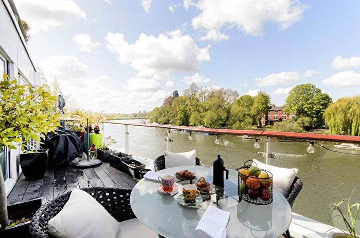 2 Bedroom Flat To Rent In Petersham Road, Richmond, TW10
