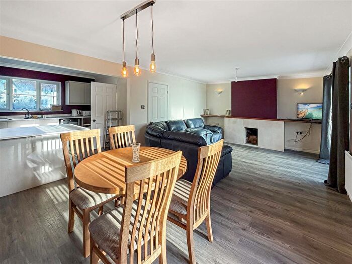 3 Bedroom Detached House For Sale In Reynell Road, Ogwell, TQ12