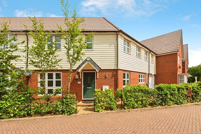 3 Bedroom Semi-Detached House To Rent In Farleigh Drive, Aylesbury, Buckinghamshire, HP18