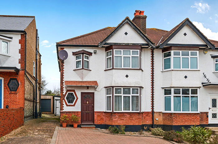 3 Bedroom Semi Detached House For Sale In Meadway, Barnet, EN5