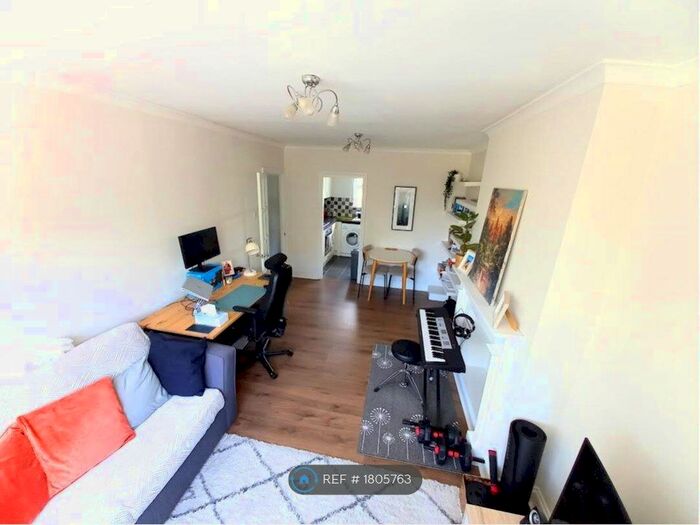 1 Bedroom Flat To Rent In Cornford Grove, London, SW12