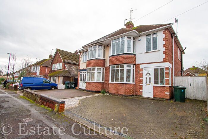 3 Bedroom Semi-Detached House To Rent In Frankton Avenue, Styvechale, Coventry, CV3