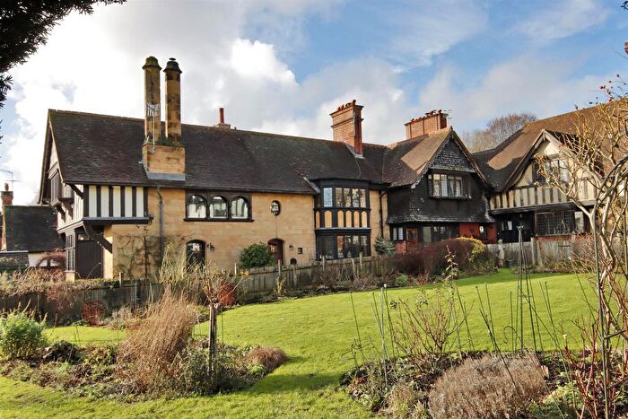 2 Bedroom Property For Sale In The Green, Leigh, Tonbridge, TN11