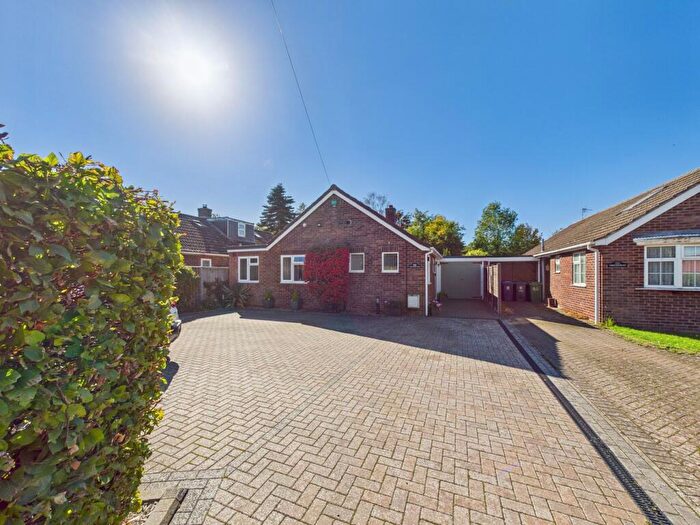 3 Bedroom Bungalow For Sale In Whitecroft Road, Meldreth, Royston, SG8
