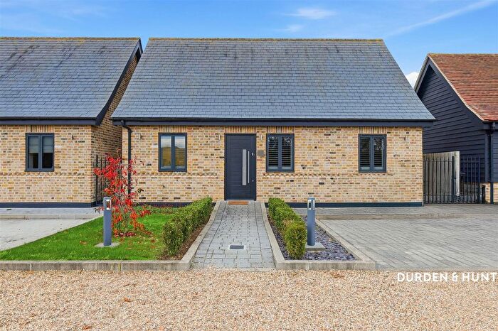 3 Bedroom Detached House For Sale In Dennises Lane, South Ockendon, RM15