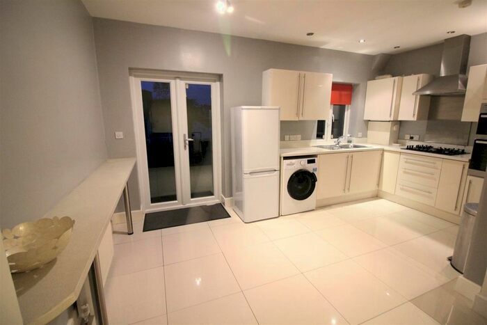 4 Bedroom Terraced House To Rent In Rose Gardens, Southall, UB1