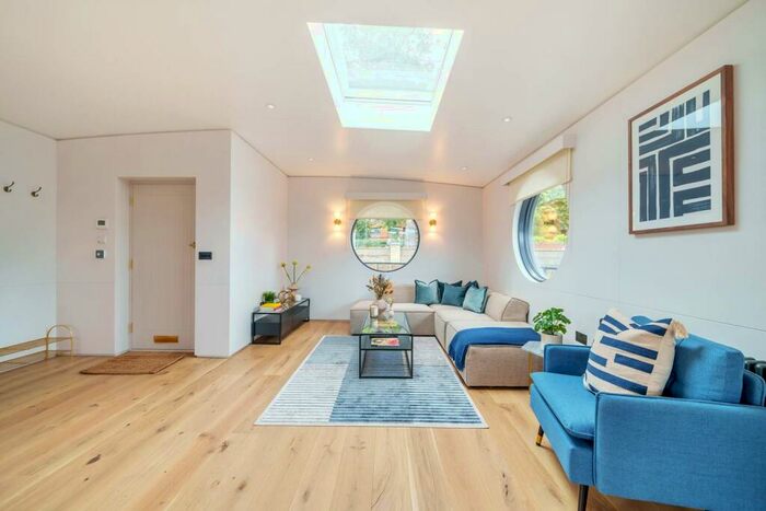 2 Bedroom House Boat To Rent In Cheyne Walk, Chelsea, London, SW10