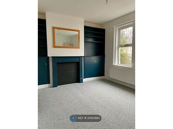 1 Bedroom Flat To Rent In Coronation Avenue, Bath, BA2