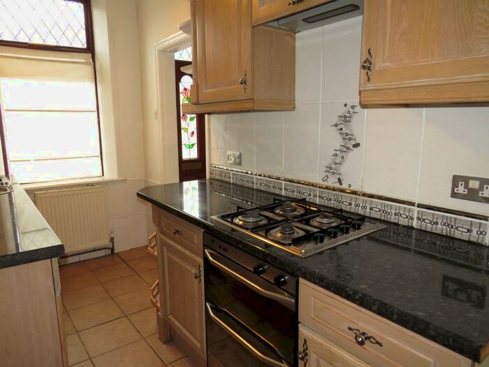 3 Bedroom House To Rent In Gladstone View, Halifax, HX3