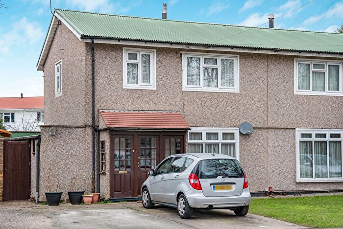 3 Bedroom Semi Detached House For Sale In Royston Avenue, Southend-On-Sea, SS2