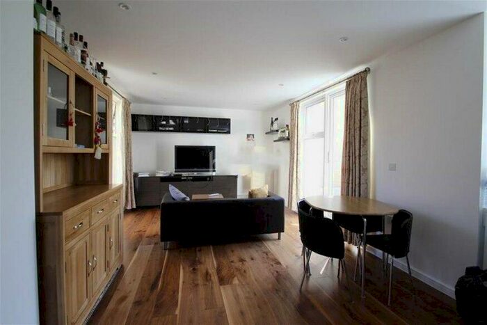 3 Bedroom Flat To Rent In Heath Parade, Graham Park Way, Colindale, NW9