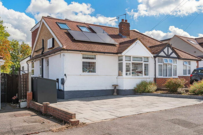 3 Bedroom Semi Detached House For Sale In Orchard Close, Fetcham, KT22