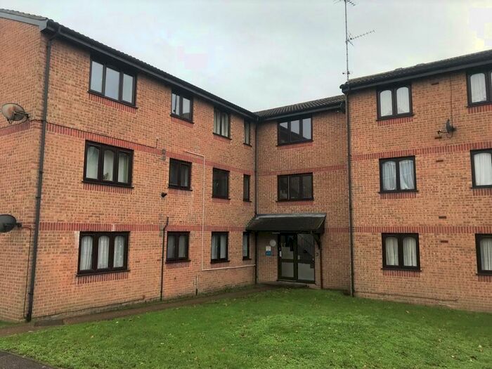 1 Bedroom Flat To Rent In Steeple Close, Rochford, SS4