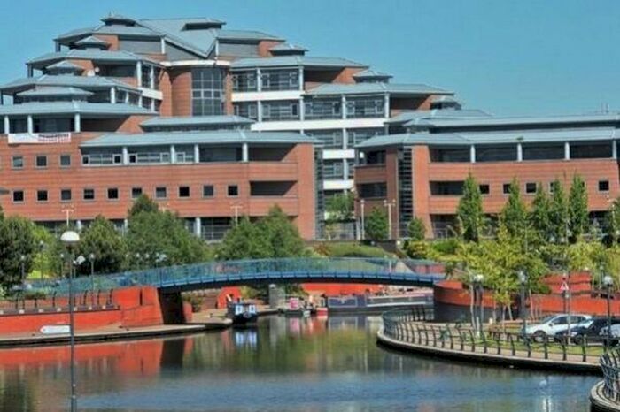 1 Bedroom Flat To Rent In Landmark, Waterfront West, Brierley Hill, West Midlands, DY5