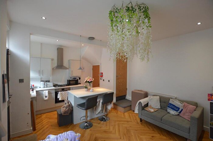 2 Bedroom House To Rent In Harold Place, Leeds, LS6