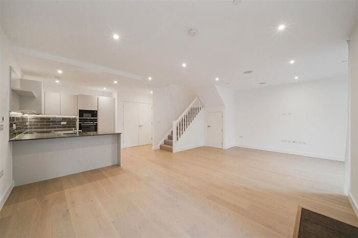 2 Bedroom Flat To Rent In New Tannery Way, London, SE1