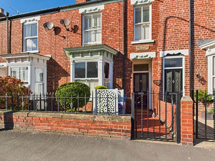 3 Bedroom Terraced House For Sale In Grovehill Road, Beverley, HU17