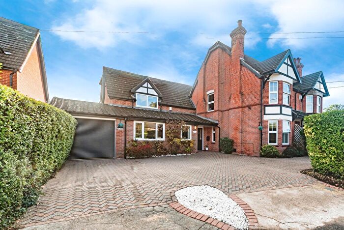 4 Bedroom Semi Detached House For Sale In School Lane, Reading, RG7