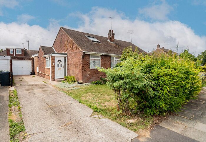 2 Bedroom Bungalow For Sale In Jillifer Road, Luton, LU4