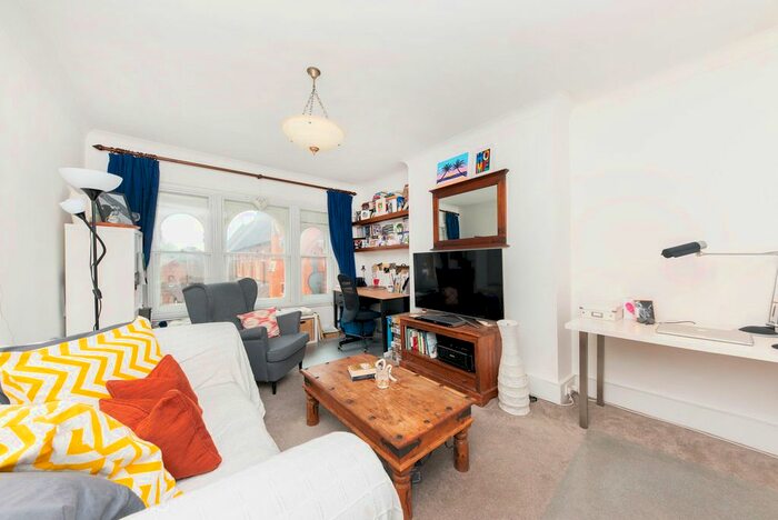 1 Bedroom Flat To Rent In Garratt Lane, London SW18