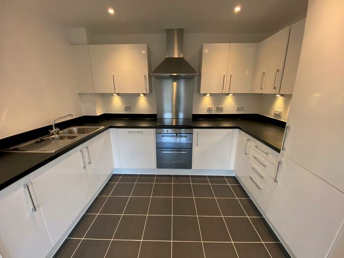 2 Bedroom Apartment To Rent In Kingfisher Close, Warwick, CV34