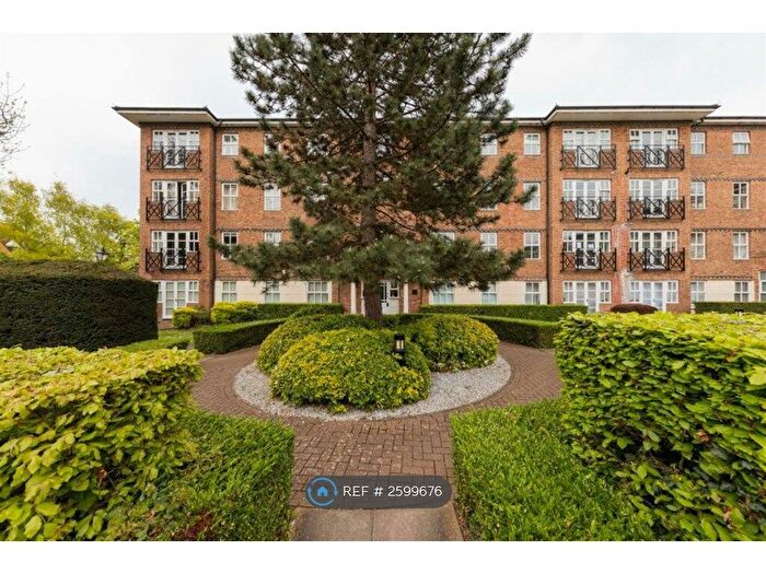 2 Bedroom Flat To Rent In Rectory Court, London, E18