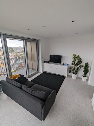 2 Bedroom Flat To Rent In Tapestry Way, E1