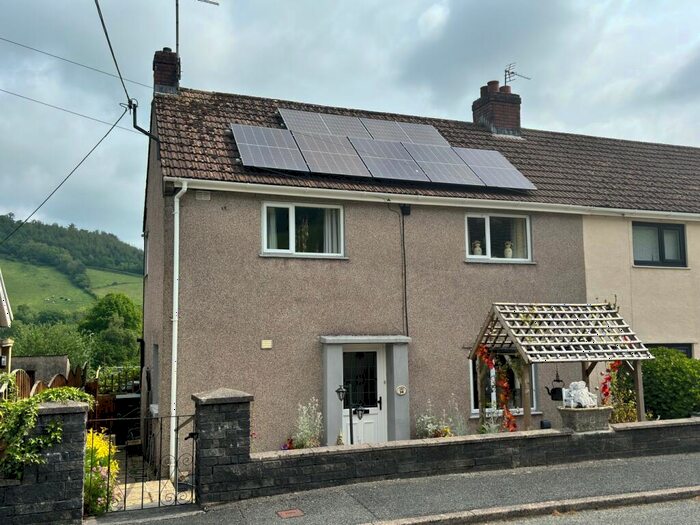 2 Bedroom Semi-Detached House For Sale In Maesydderwen Estate, Cwmdwyfran, Bronwydd Arms, Carmarthen, SA33