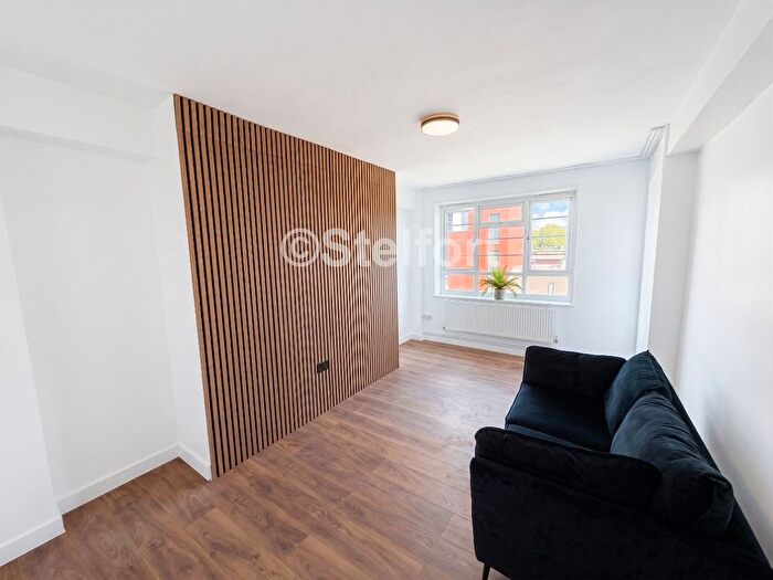 3 Bedroom Flat To Rent In Marie Lloyd House, Murray Grove, London, N1