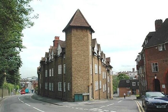 Apartment To Rent In Guildford, GU2