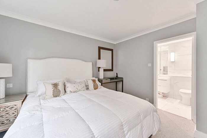 3 Bedroom Flat To Rent In Kinnerton Street, Knightsbridge, London, SW1X