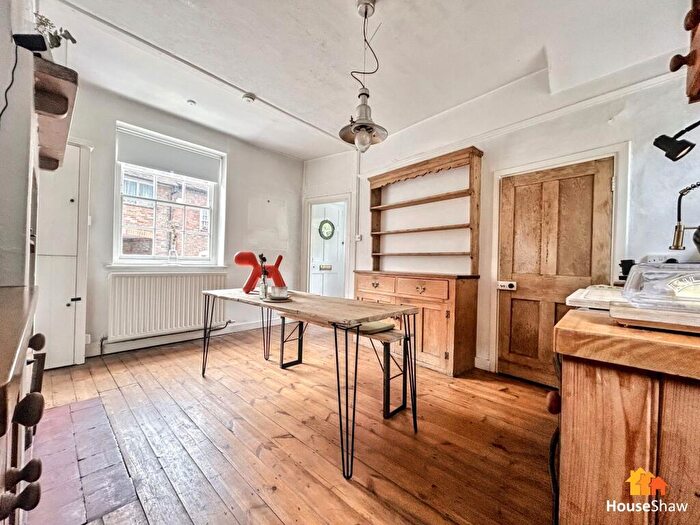 3 Bedroom End Of Terrace House For Sale In Church Street, Chesham, HP5