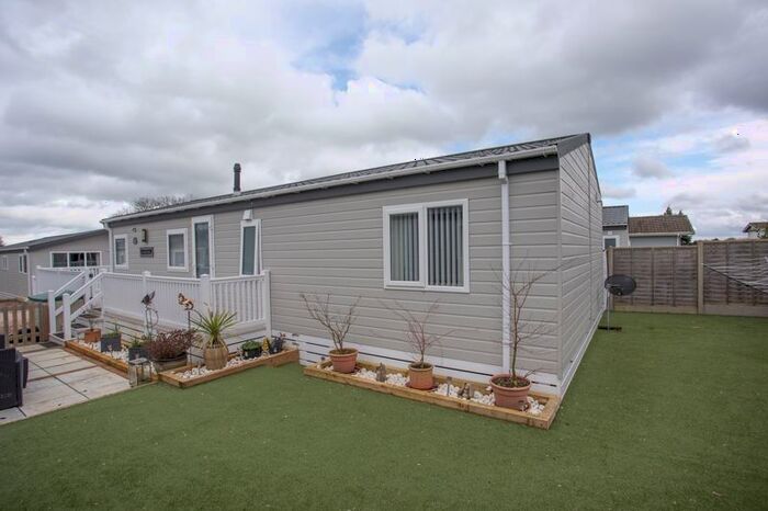 2 Bedroom Mobile/park Home For Sale In Bowdens, Langport, TA10